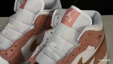 Hyperoad Mid SE“Red Stardust” Jordan 1 Air 0629
